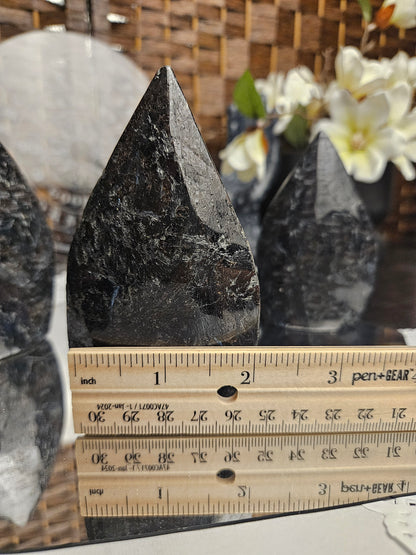 Nuummite (Sorcerer's Stone) Portals