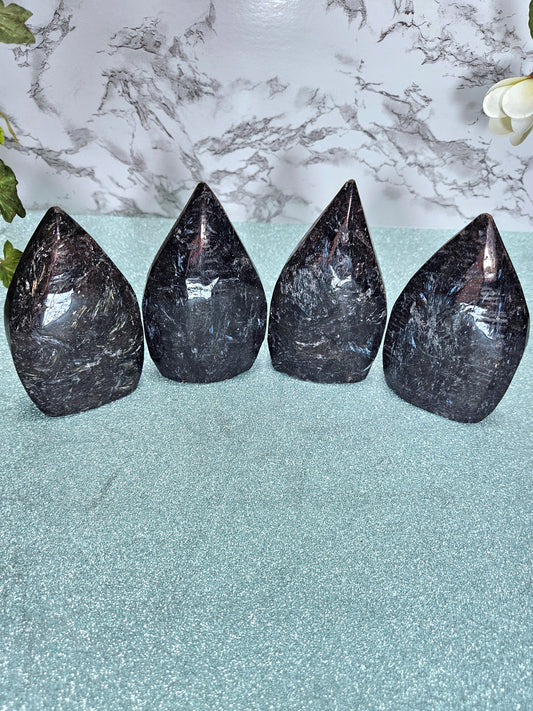 Nuummite (Sorcerer's Stone) Portals